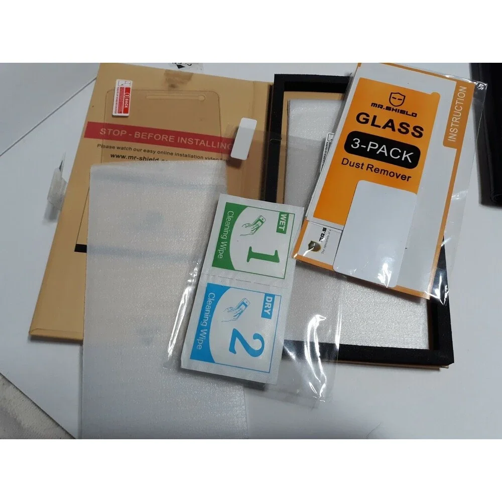 Lot of 3 Nokia 2V cell phone cases and screen protectors